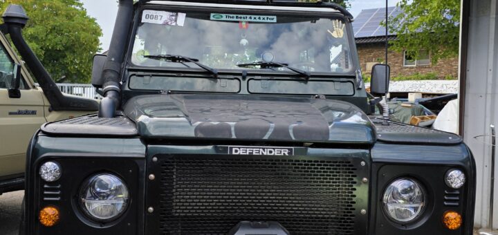 Der Land Rover Td5 mit neuen LED-Leuchten vom Scheinwerfer LUXX.